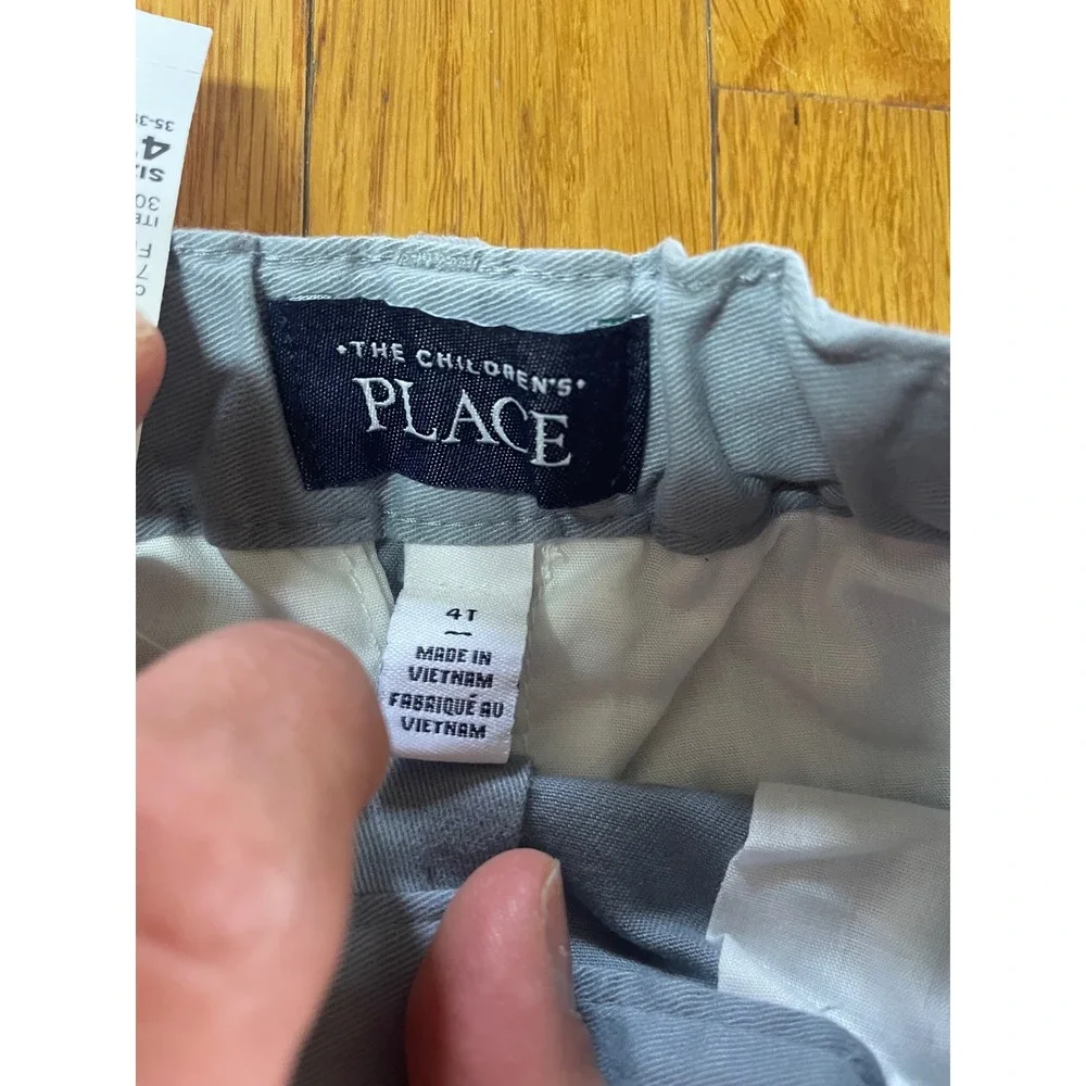 The Childrens Place Boys Chino Shorts Fin Gray Stretch Fabric Size 4T NWT